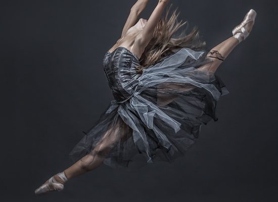 Ballet Clássico bailarina saltando